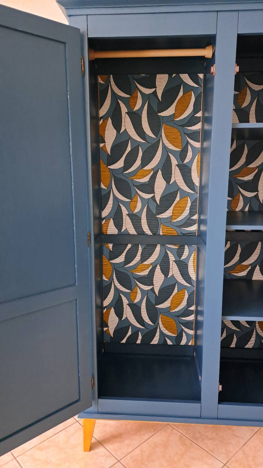 Rød Sødgren wardrobe