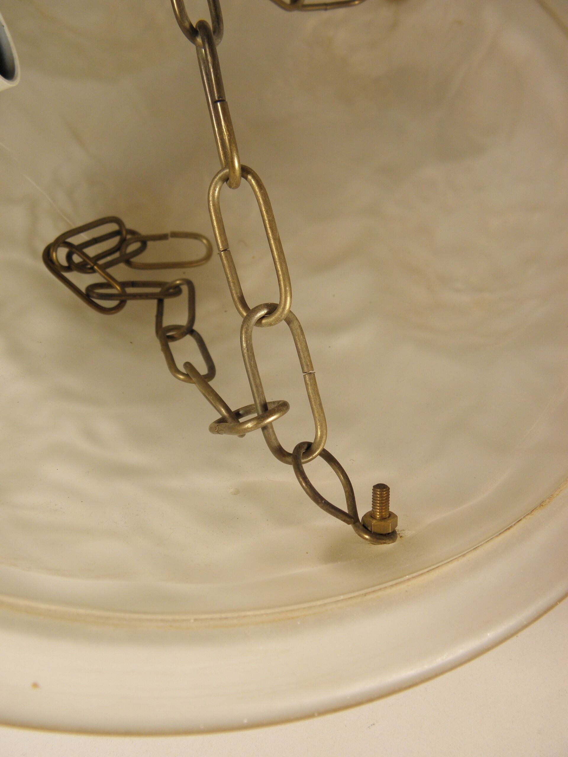 Art Deco basin suspension