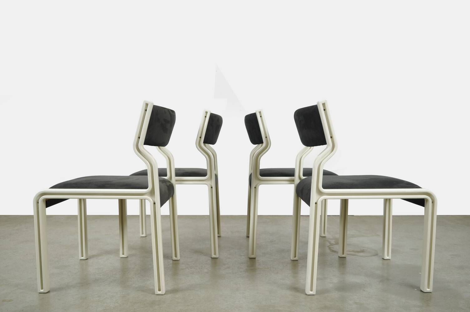 🟡 PASTOE plastic dining table chairs, Pierre Mennen, 70s Netherlands
