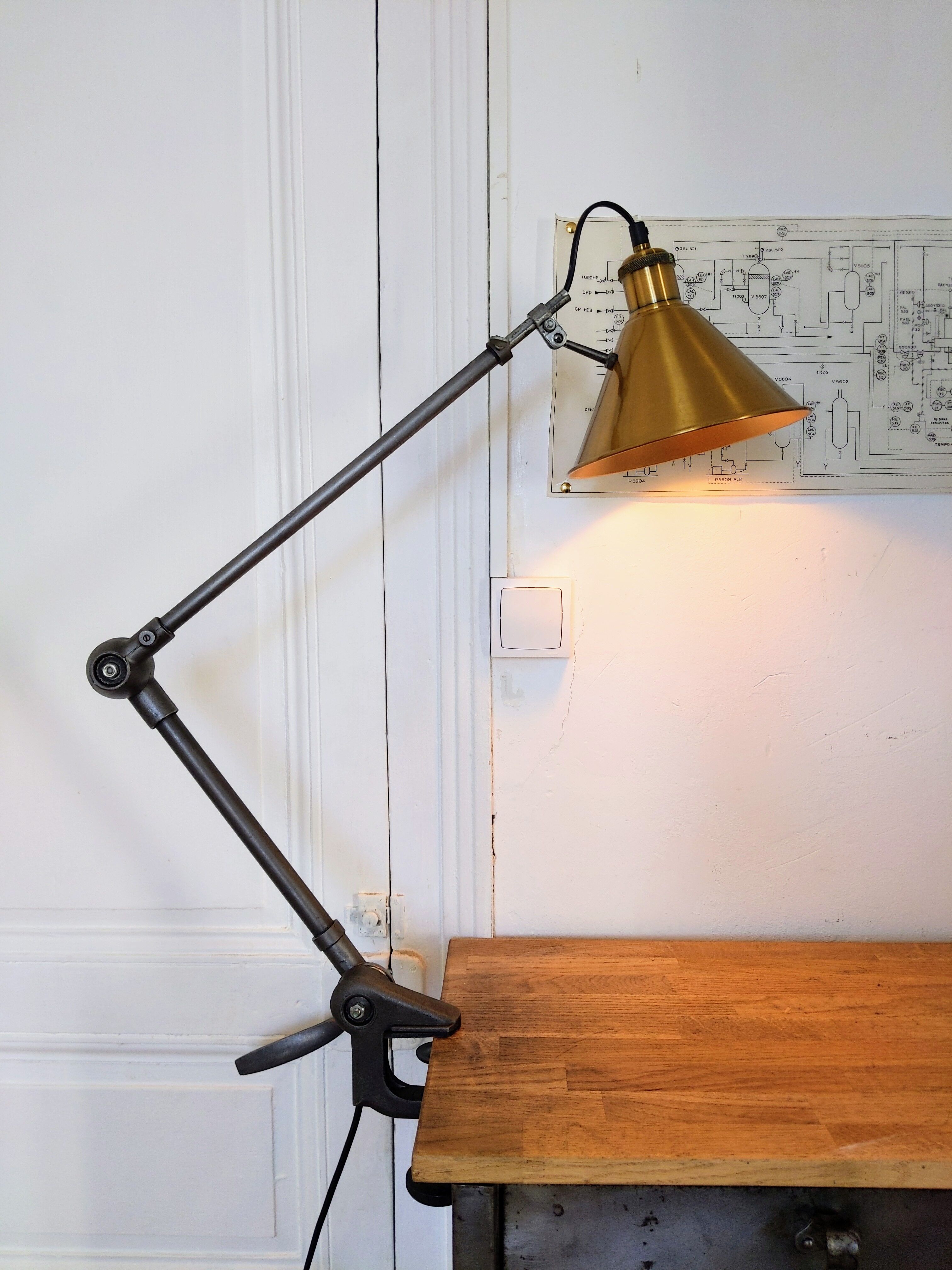Articulated desk lamp vintage clamp vice