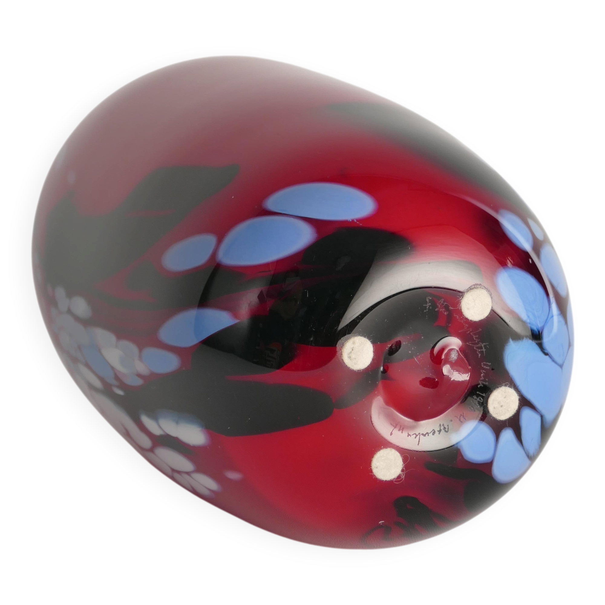 Vase en verre artistique rouge cerise unique par Mikael Axenbrant, Suède 1990