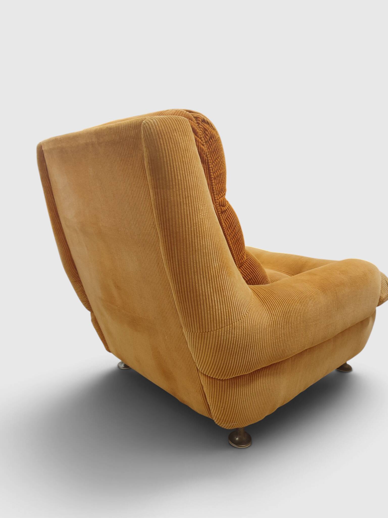 Fauteuil lounge velours côtelé "Gamba S.A. Paris" – Teinte Pêche / Abricot