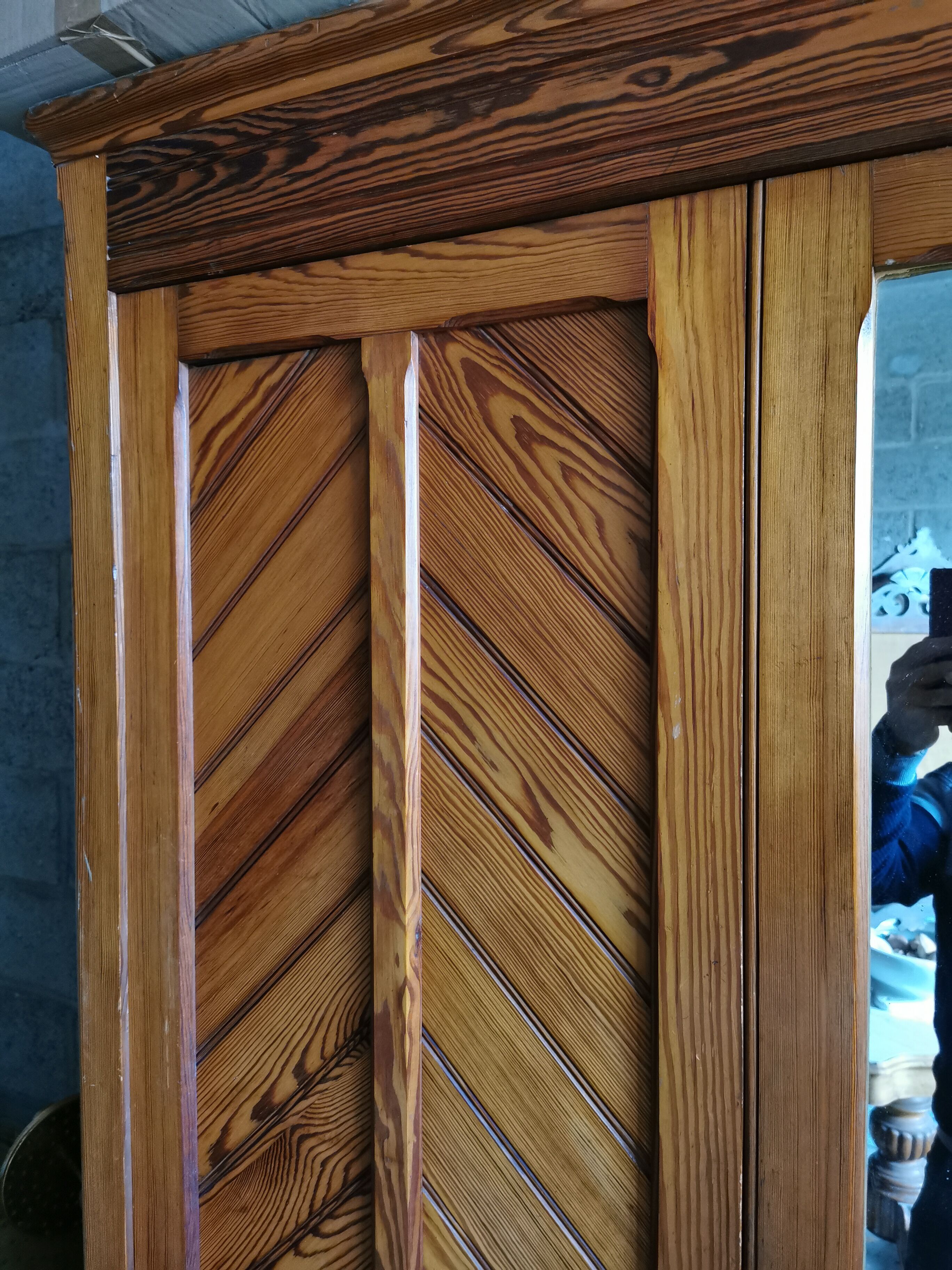 Armoire ancienne en pitchpin, vers 1900, début XXe