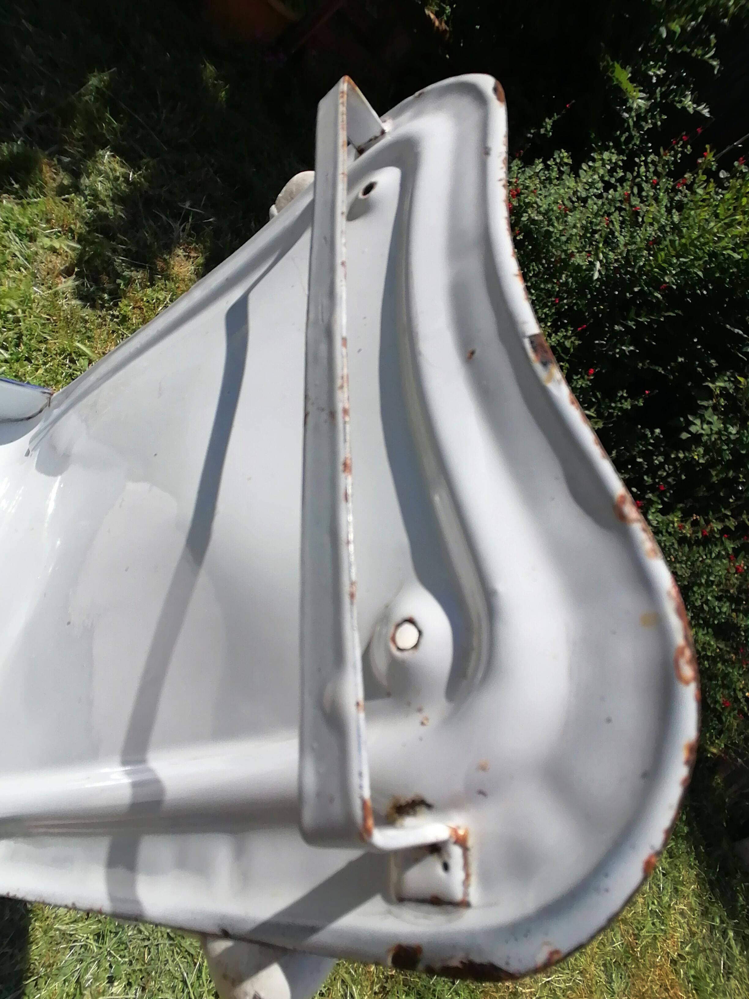 Enamelled sheet metal utensil holder