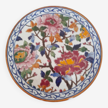 Large plate decorated with Gien peonies