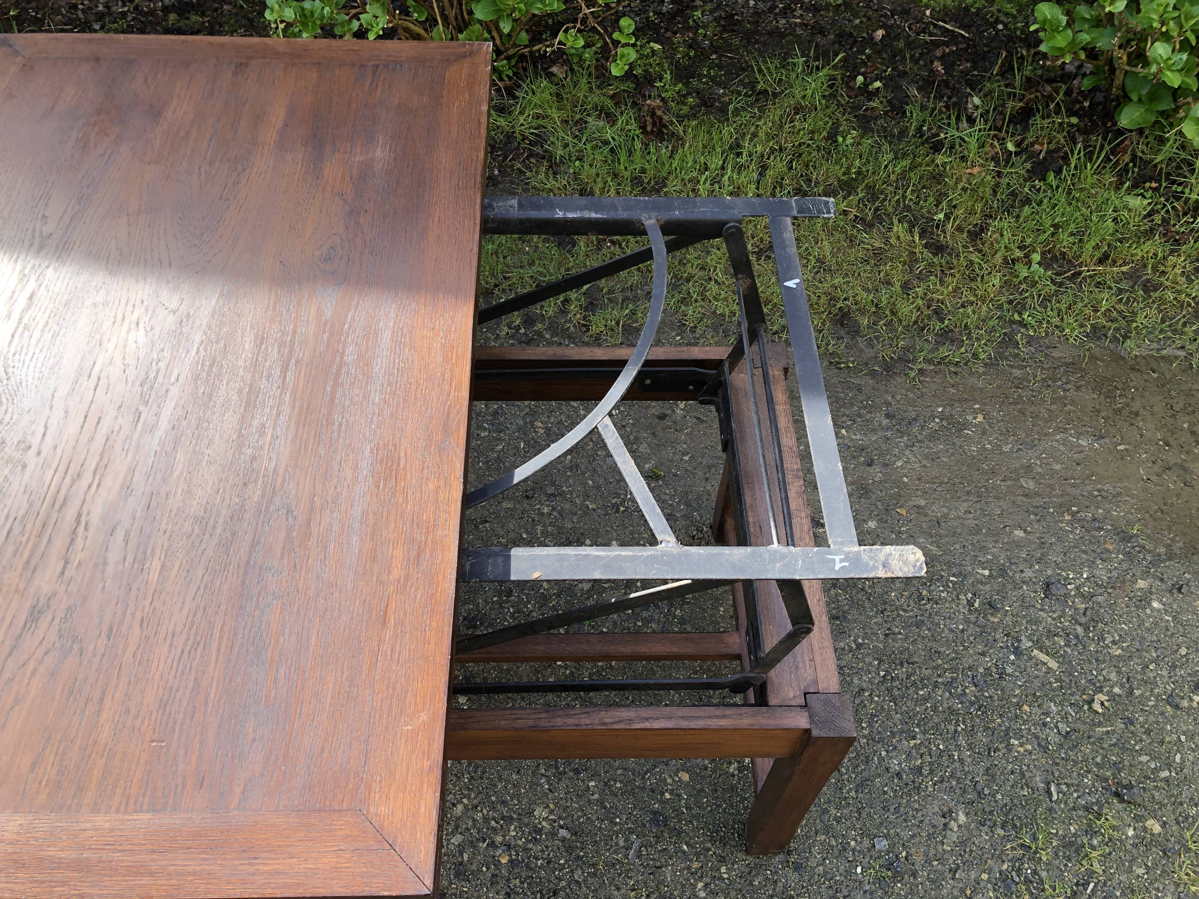 Table basse vintage modulable et extensible au système magique d’Albert Ducros en chêne.