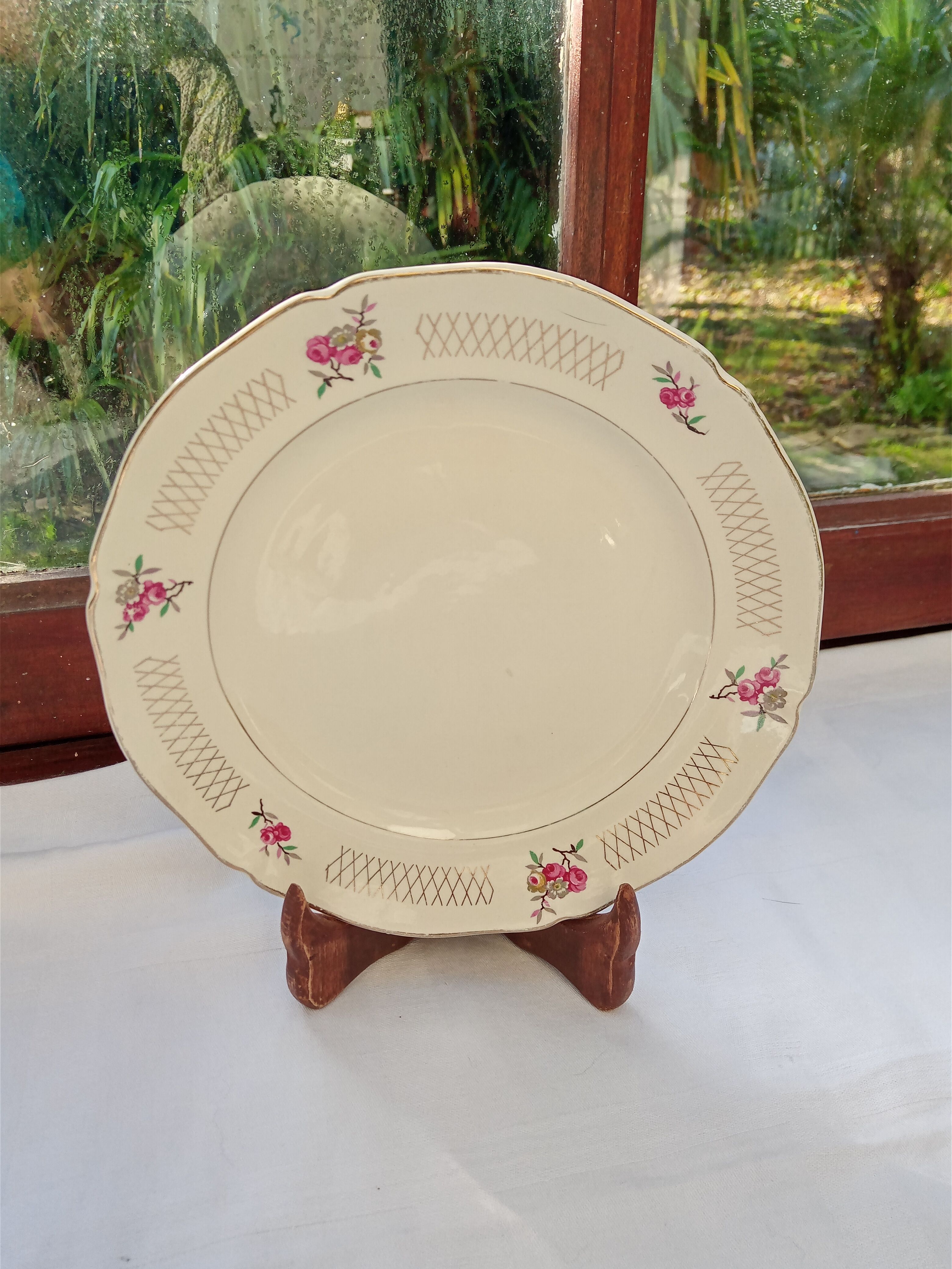 Set 10 flat plates and St Amand dish