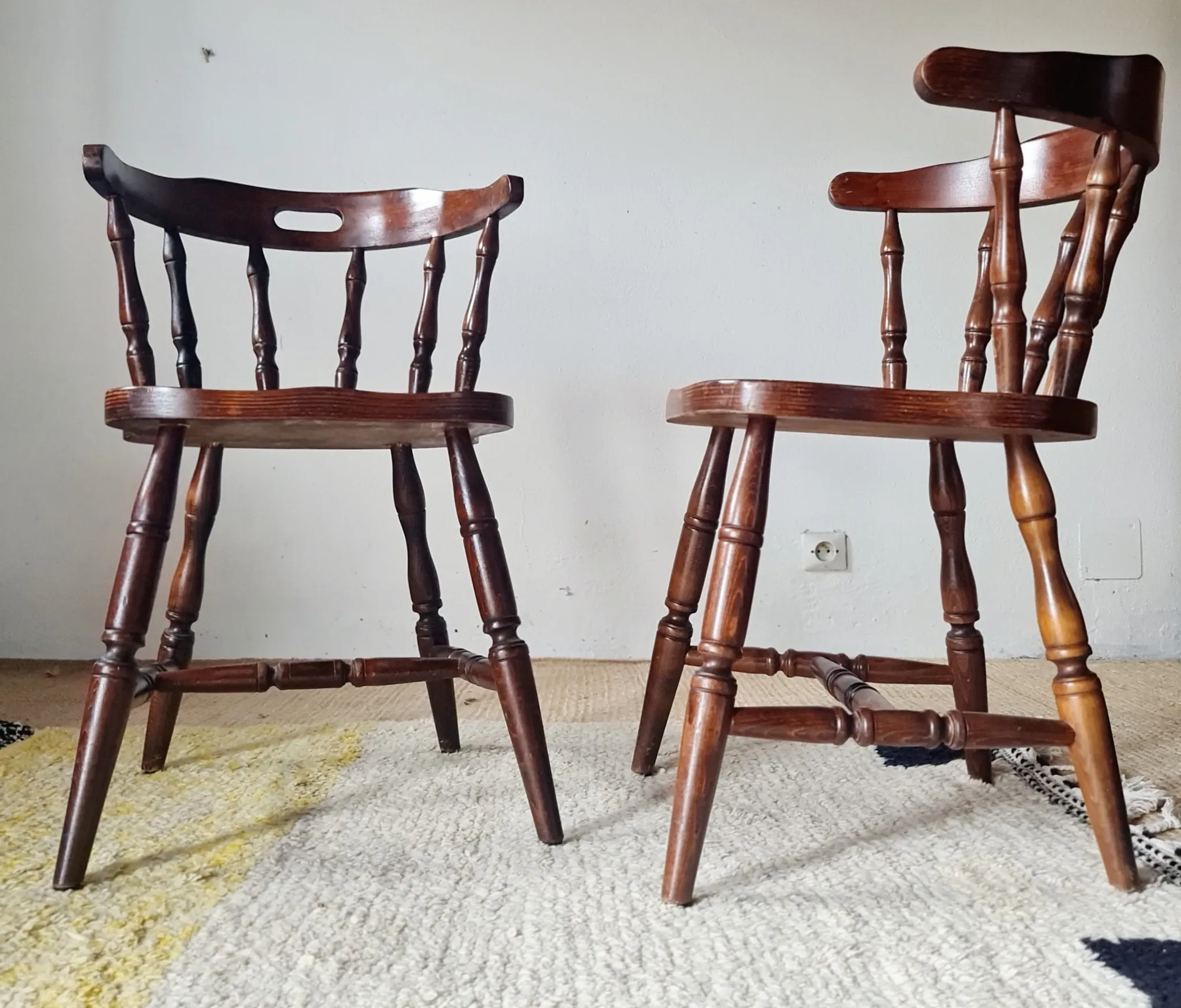 Set of 4 Western Bistro Chairs in Solid Wood