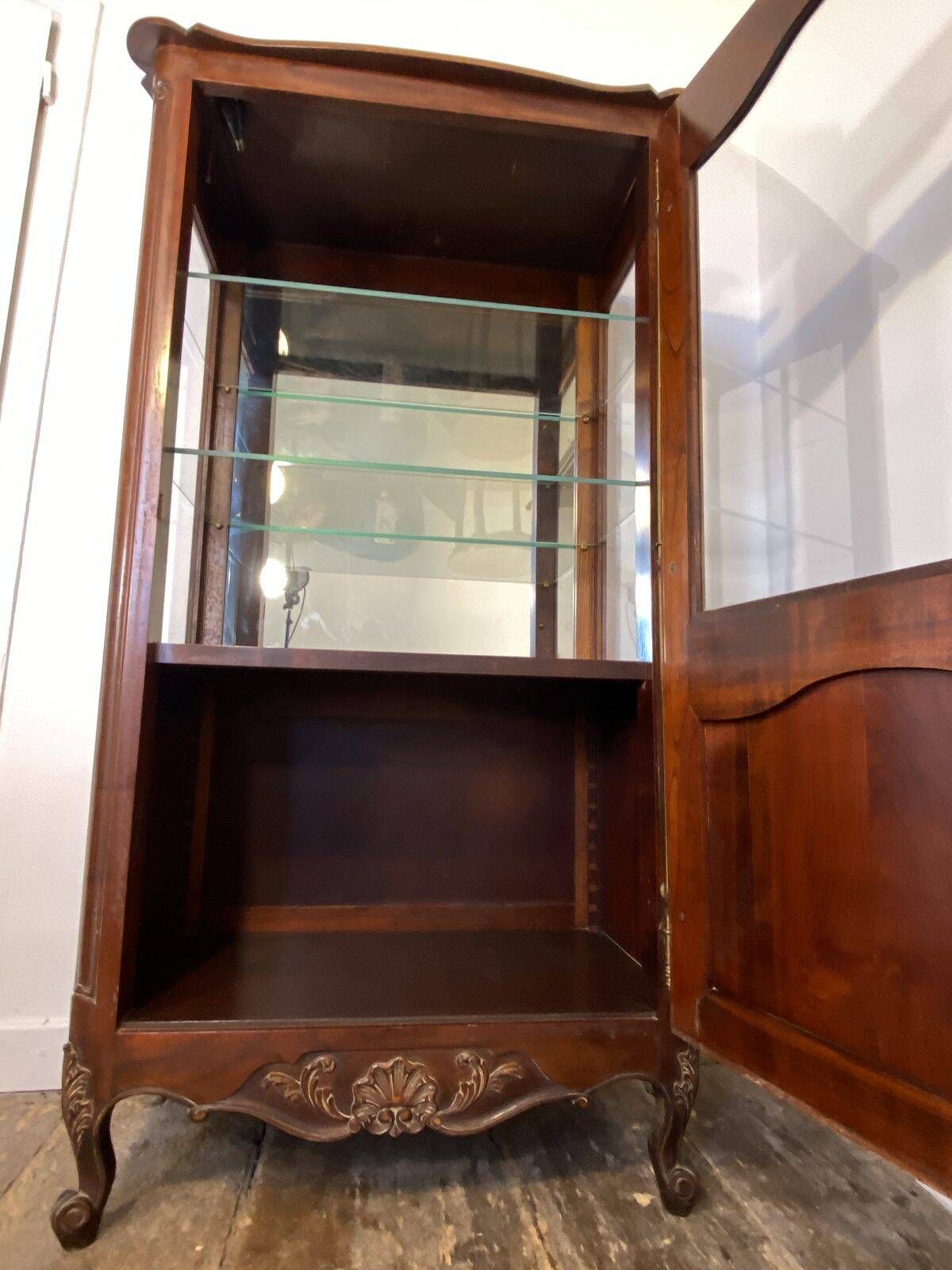 Provençal Louis XV display cabinet in carved fruitwood, illuminated.