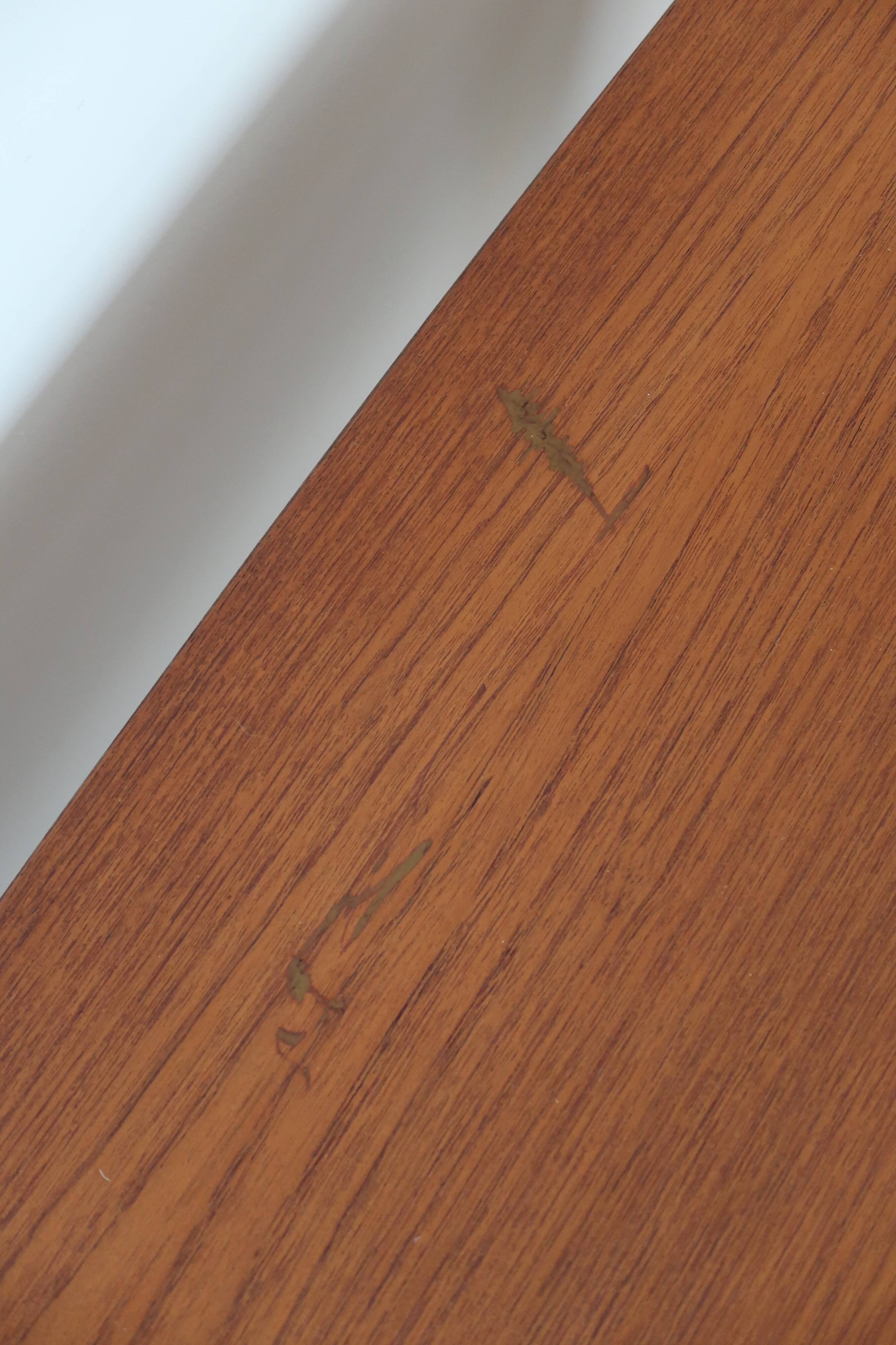 Large Scandinavian extendable coffee table