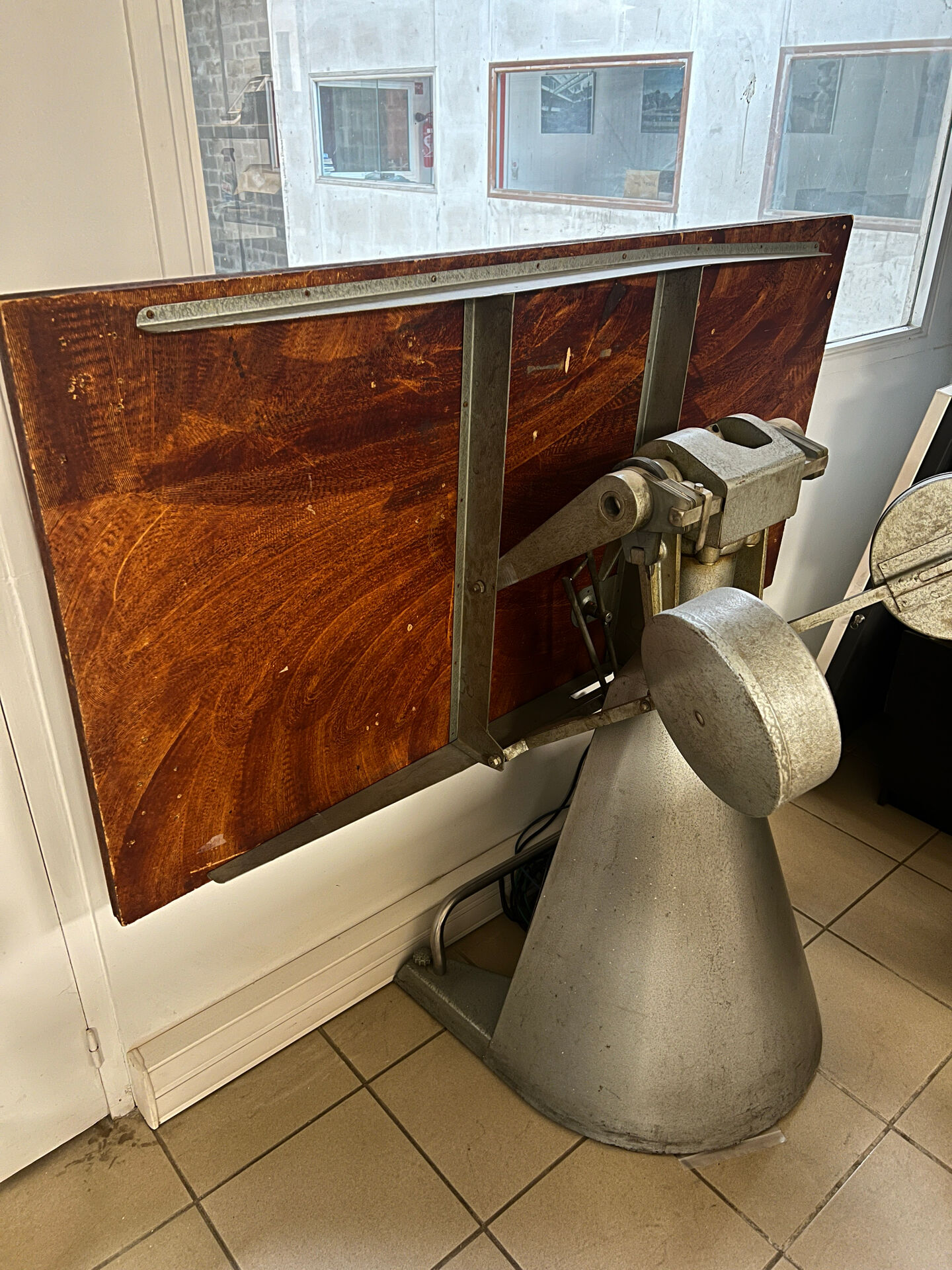 Table à dessin professionnelle vintage – Piètement en aluminium moulé