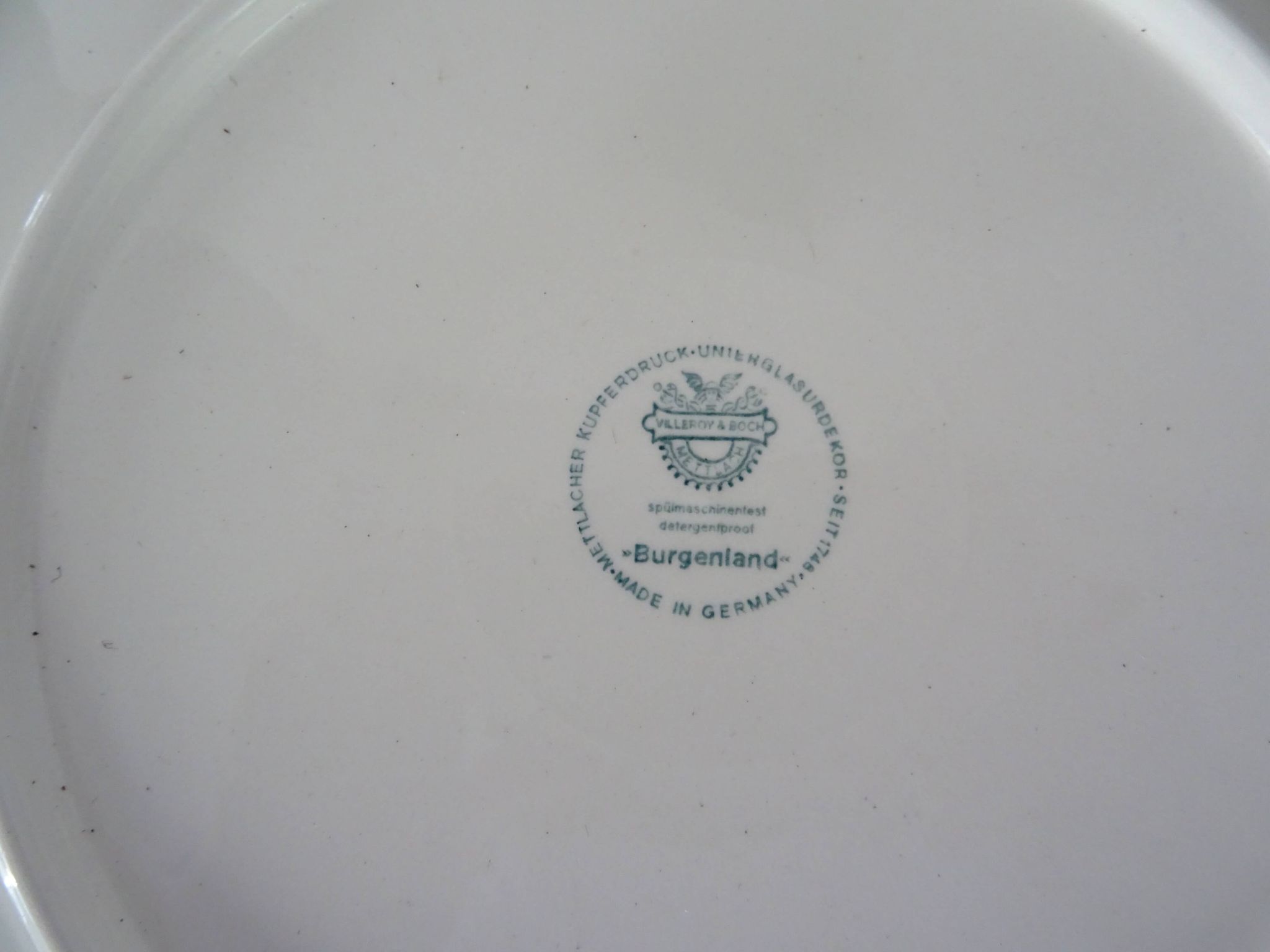 Round ceramic faience dish villeroy boch burgerland blue