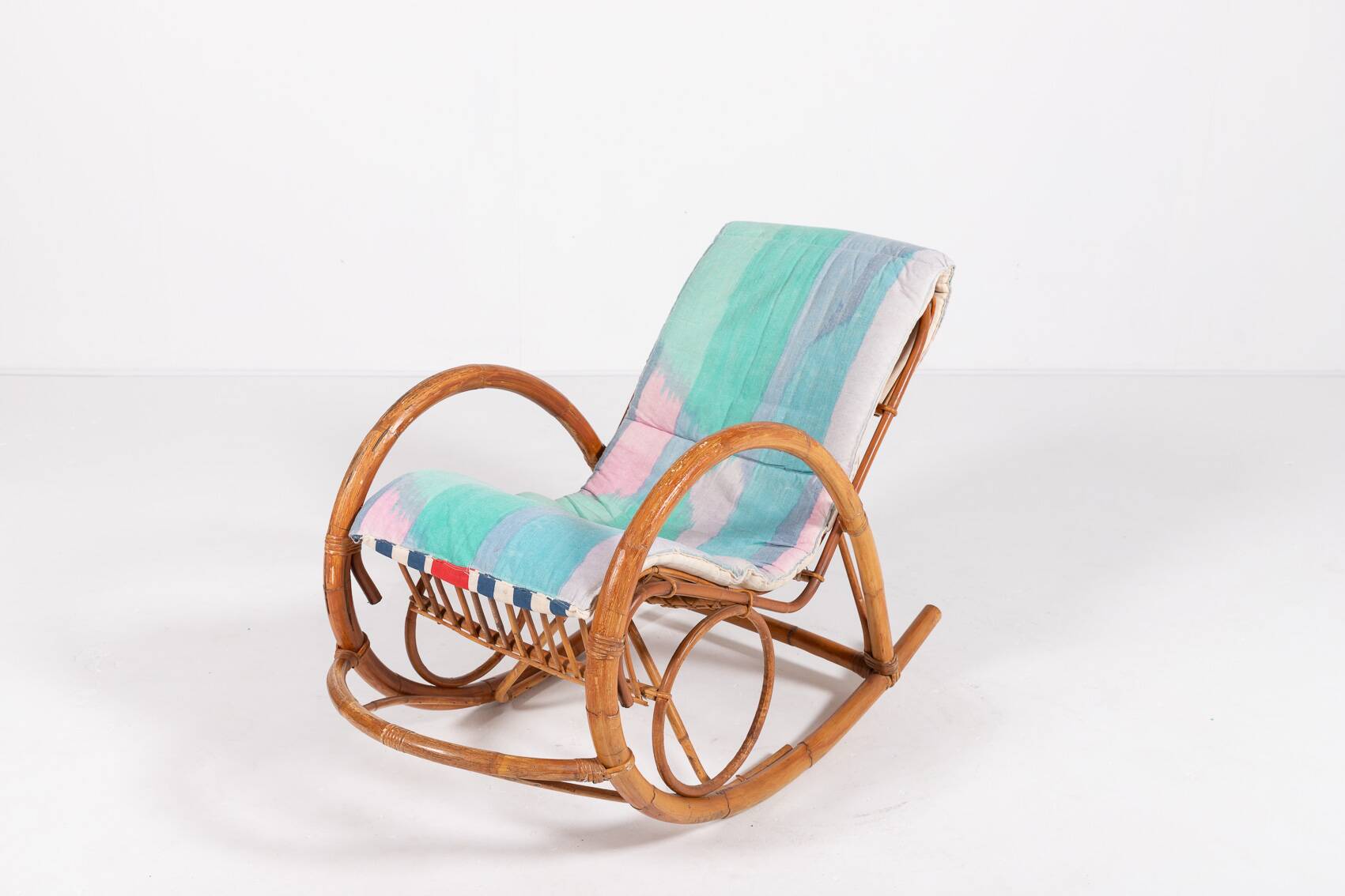 Fauteuil à bascule italien en rotin, 1960