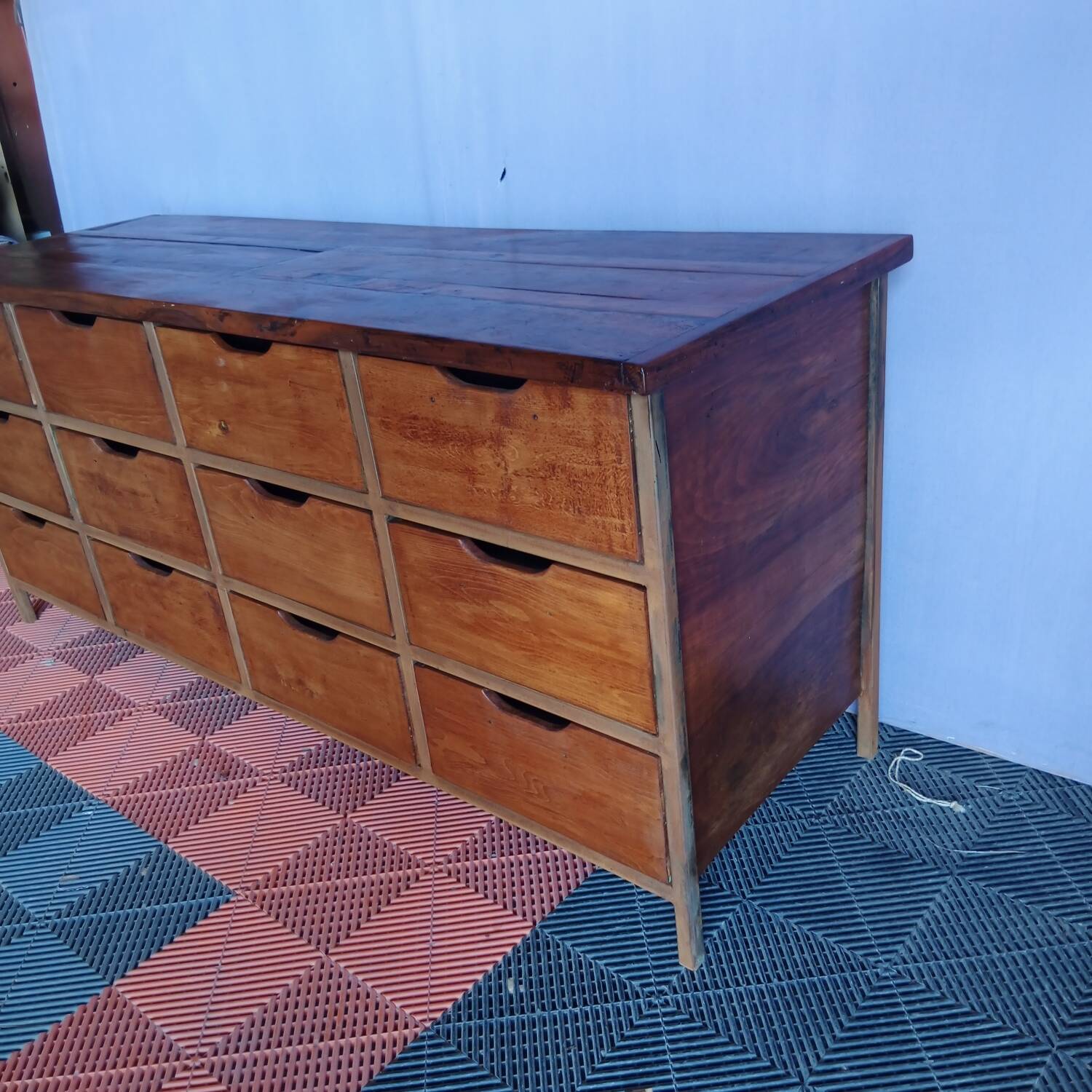 Workshop furniture, drawer furniture, industrial furniture.