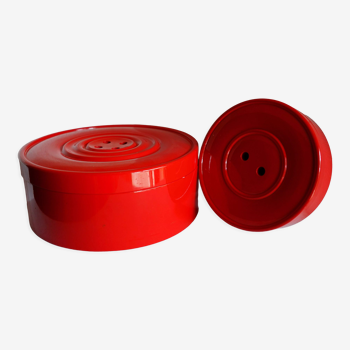 Red lacquer boxes