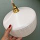 Suspension globe vintage en opaline blanche