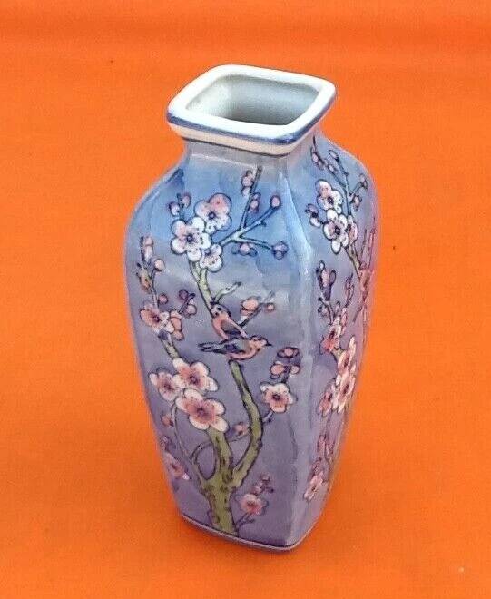 Asian porcelain vase with trendy bird decor / lotus flowers