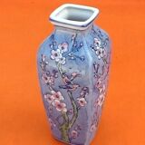 Asian porcelain vase with trendy bird decor / lotus flowers