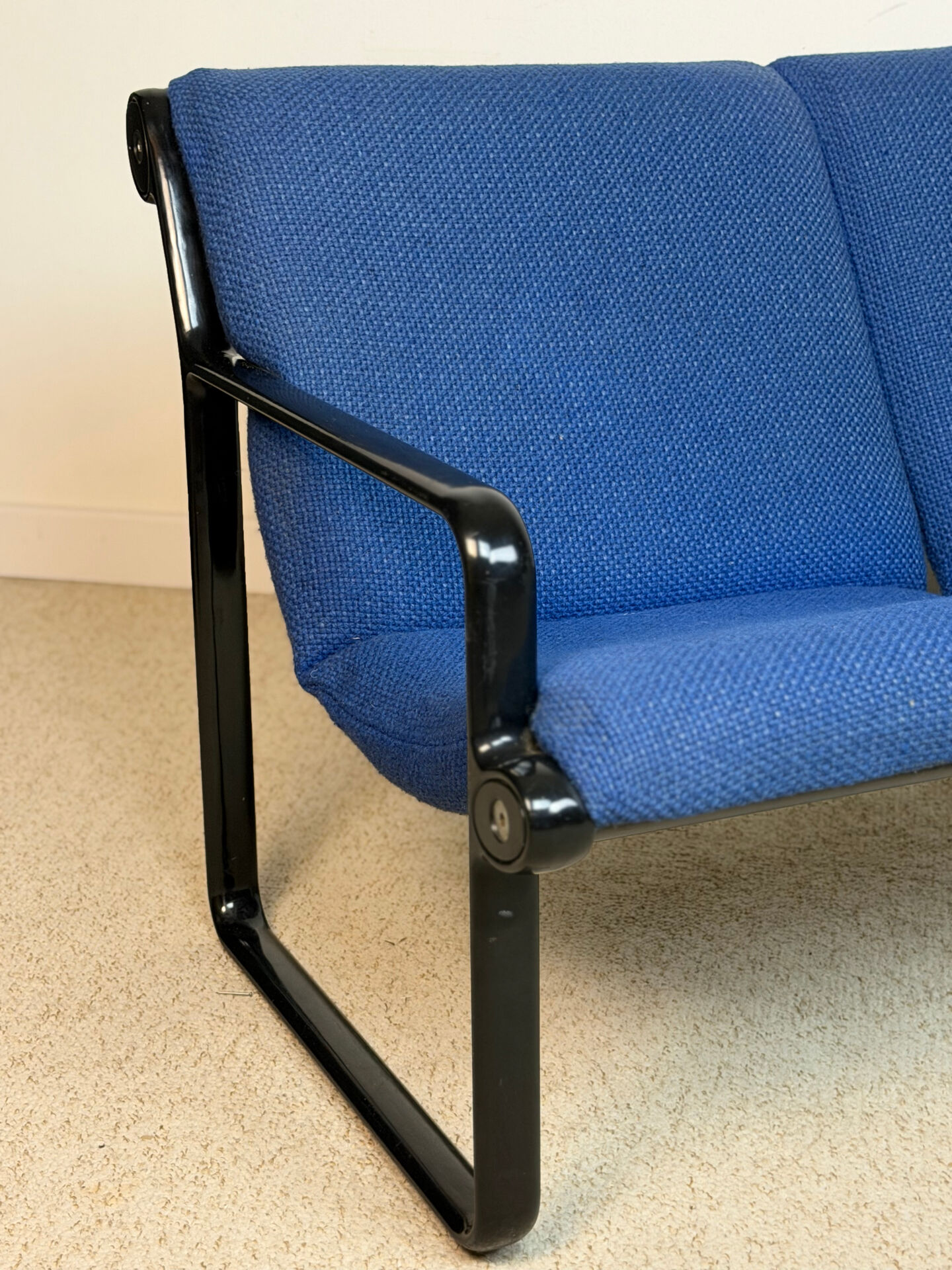 Two-seater bench Bruce Hannah & Andrew Morrison for Knoll