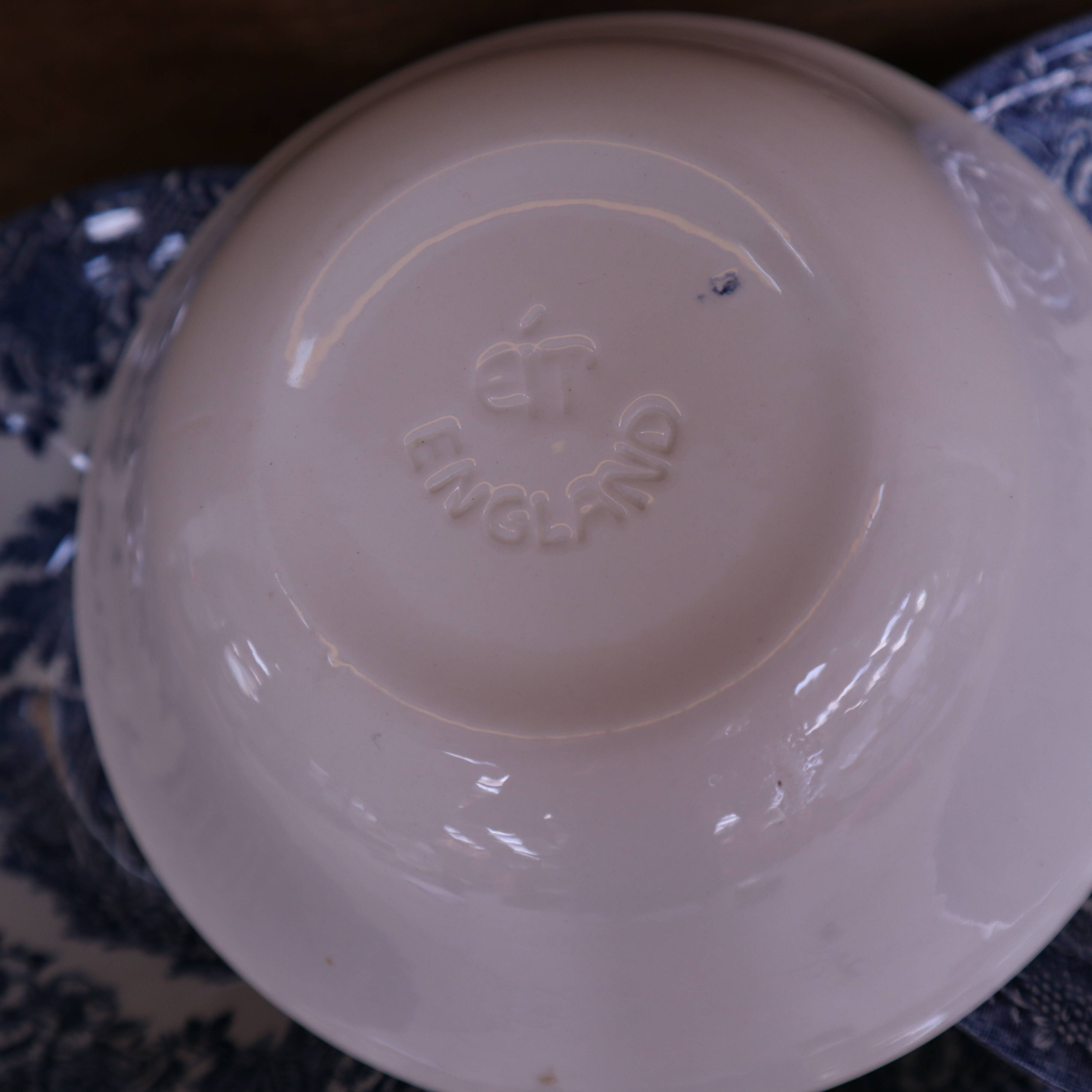 6 vintage bowls EIT England - Staffordshire / Wedgwood style