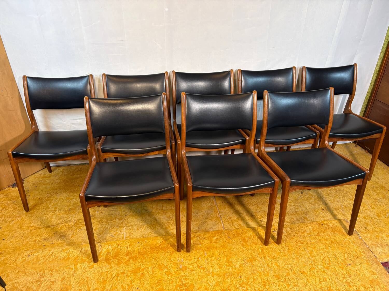Mid-Century Retro Set of 8 Dining Chairs by Johannes Andersen for Uldu