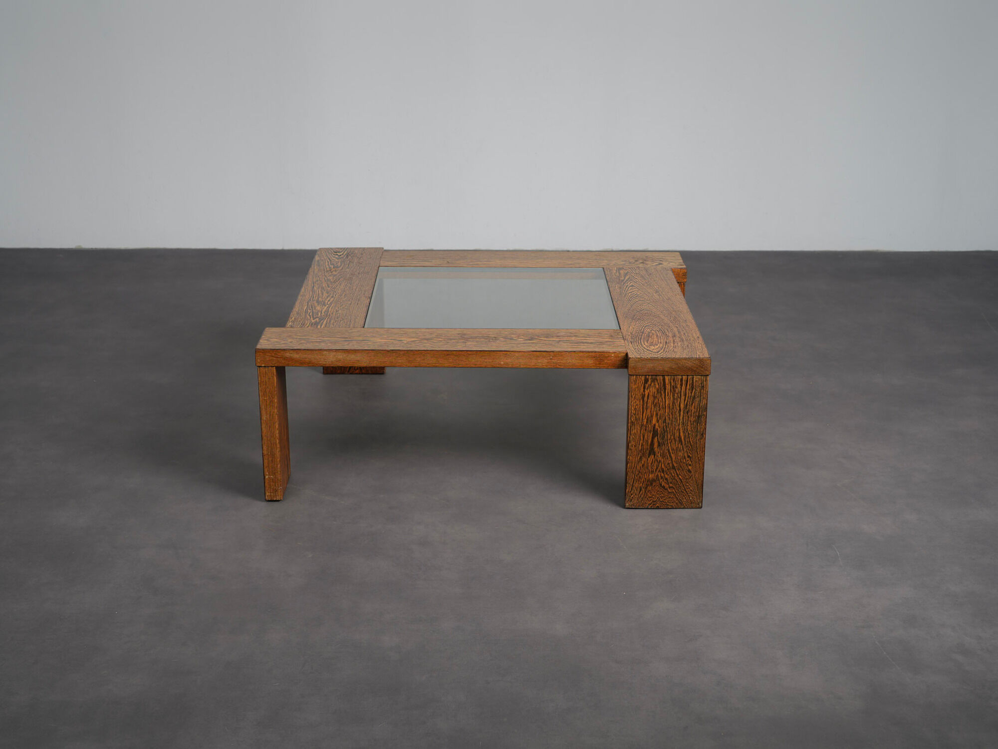 Table basse moderniste en wengé et verre, Pays-Bas, années 1970