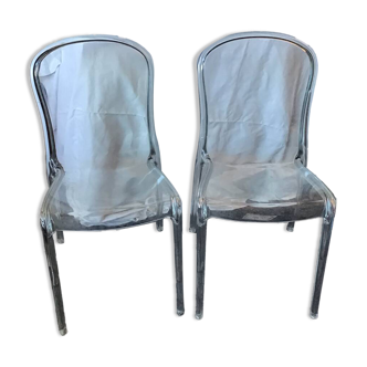 2 chaises en plexiglass transparent