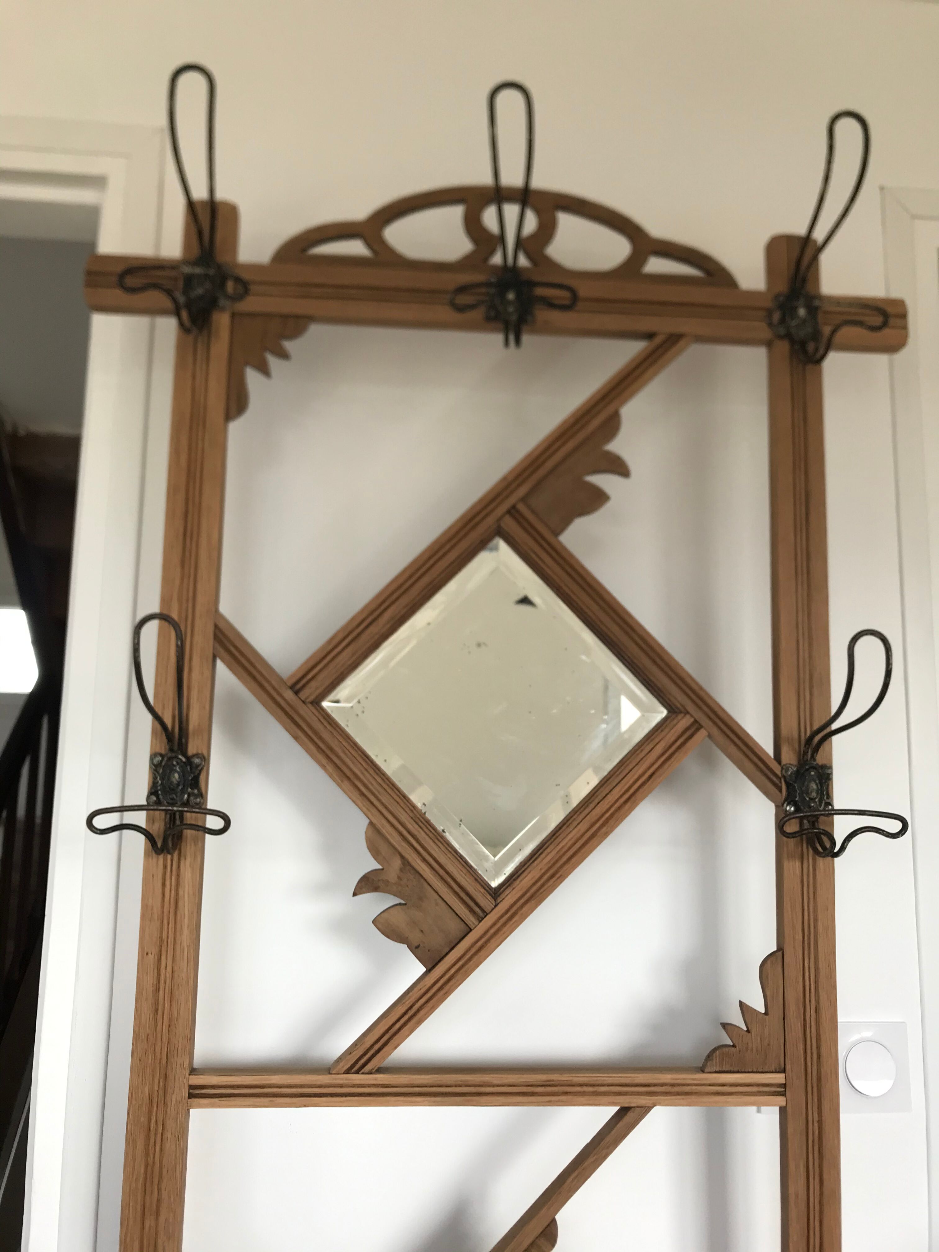 Coat-of-the-table wardrobe
