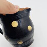 Petit pichet savoyard en terre cuite vernissée noir à pois - 637010