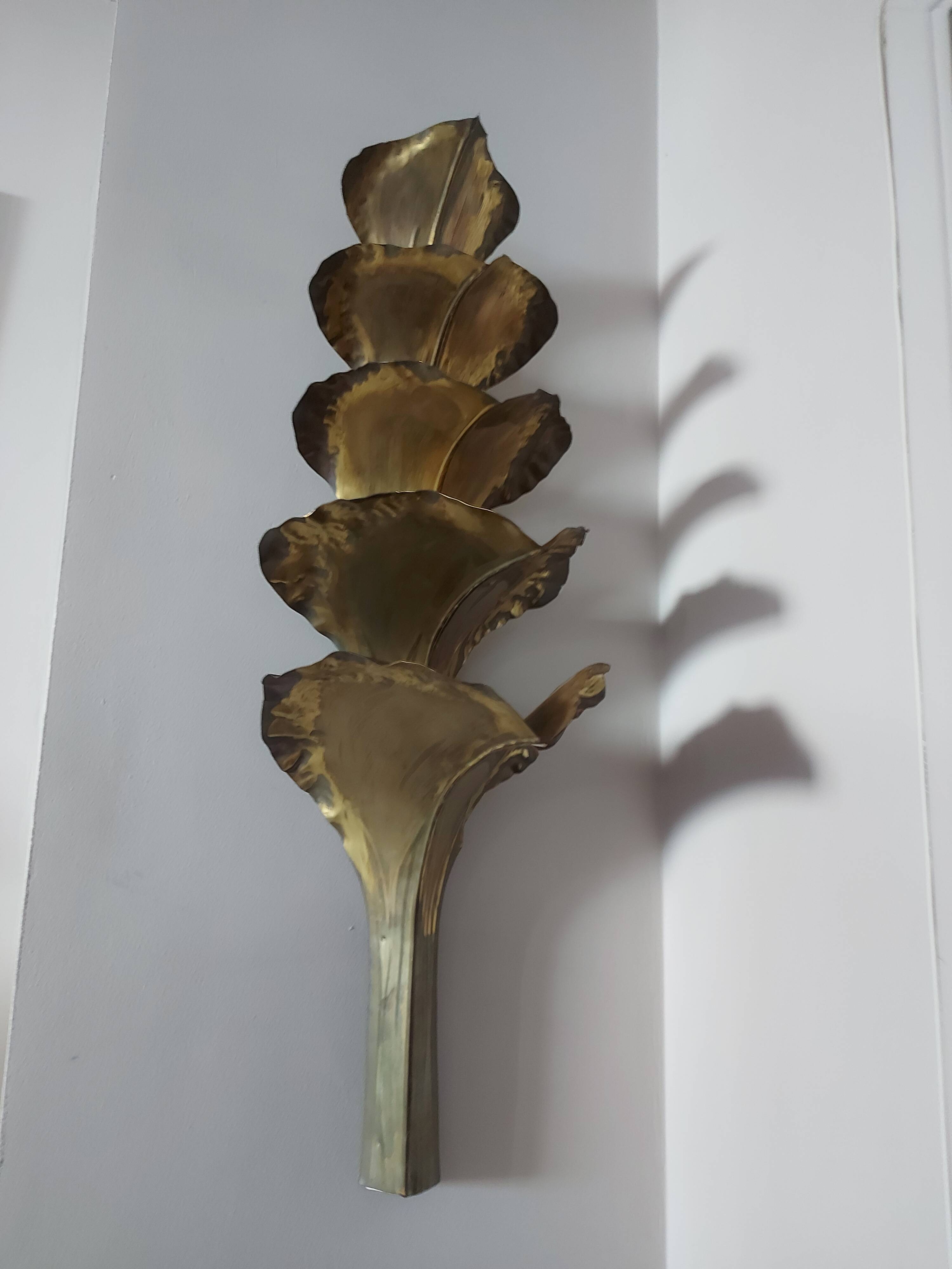 Wall lamp design in gilded metal, leaf décor