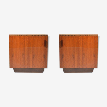 Ensemble de deux tables de chevet cubiques en bois d’acajou, Tchécoslovaquie années 1960
