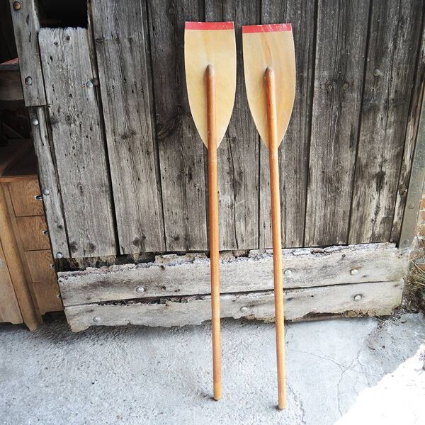2 rames de canoë anciennes en bois