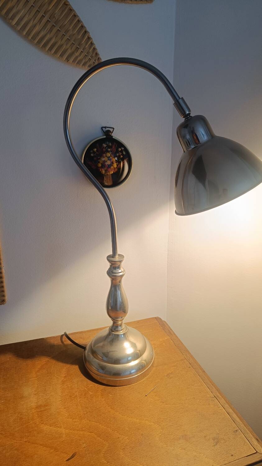 Chrome metal design table lamp – swan neck style