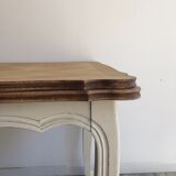 Shabby table with extension cords