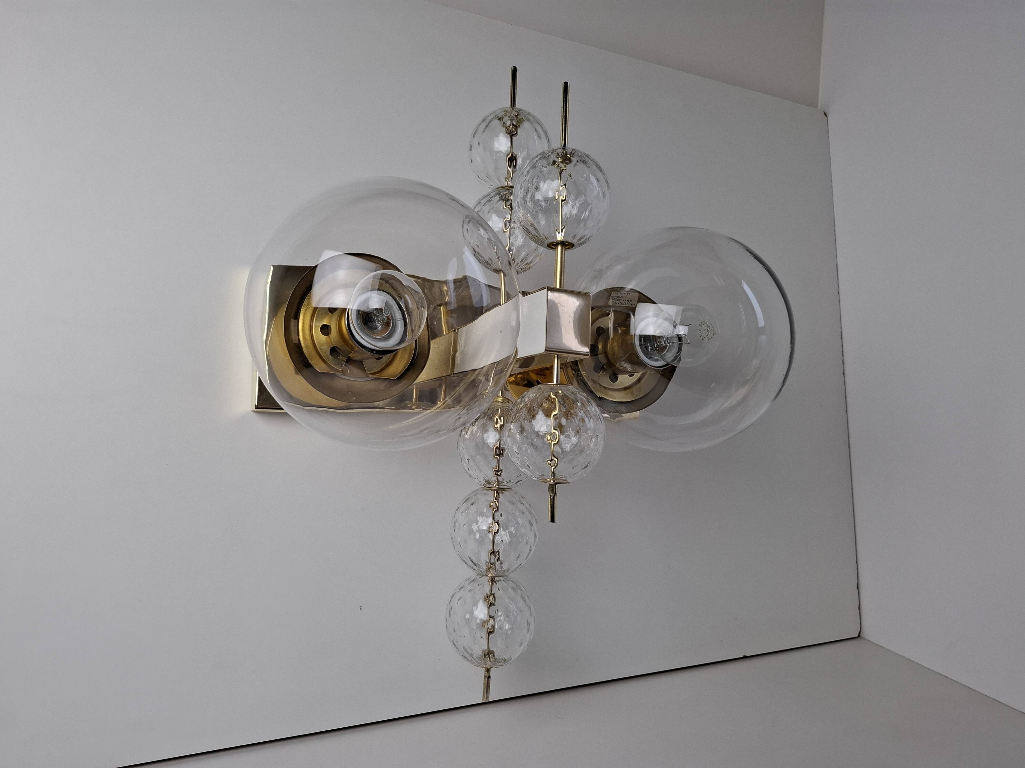 Applique murale tchèque en laiton et verre du milieu du siècle, par Kamenický Šenov, années 1970