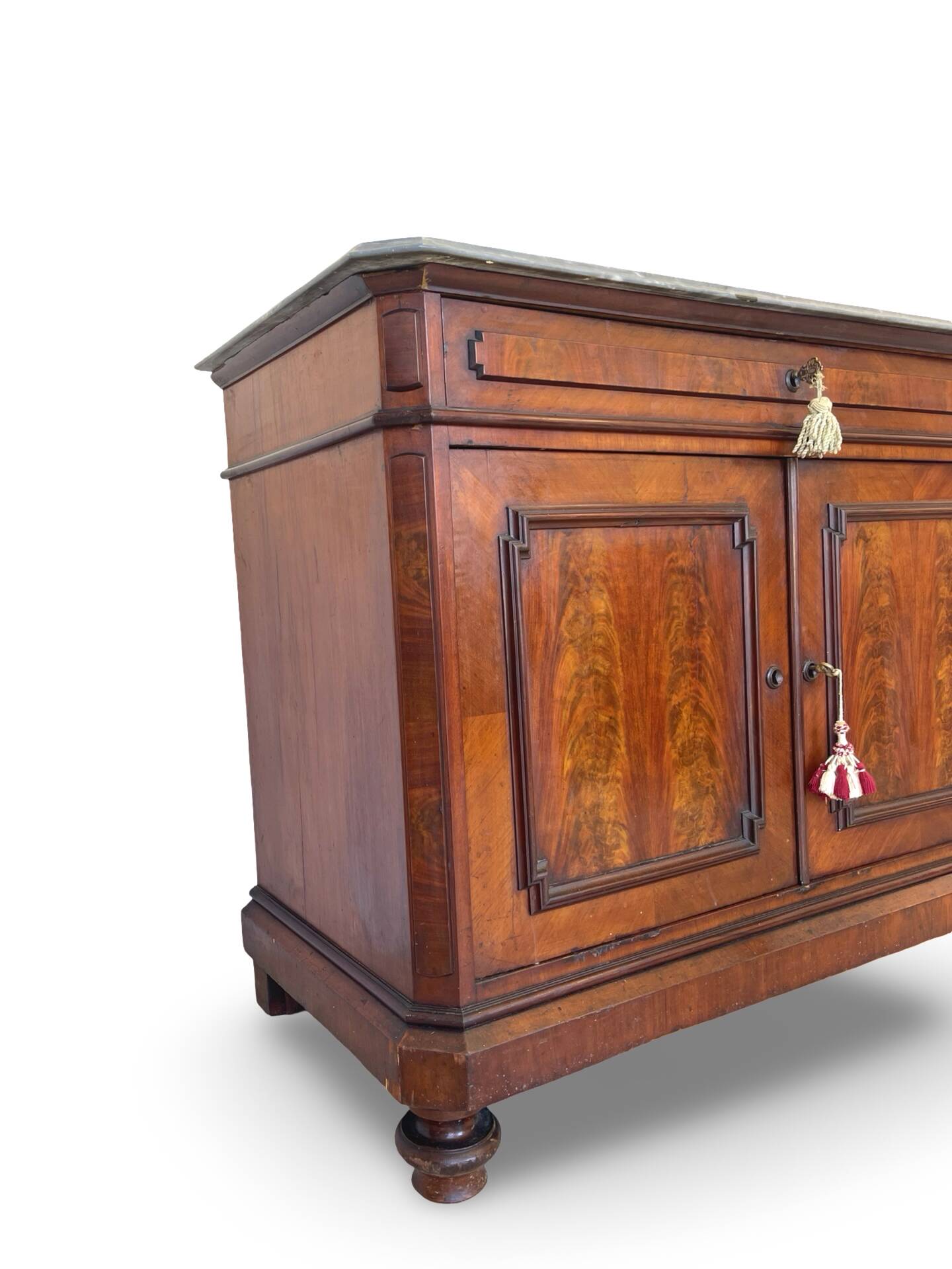 Commode Umbertino en acajou et noyer, 19e siècle.