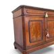 Commode Umbertino en acajou et noyer, 19e siècle.