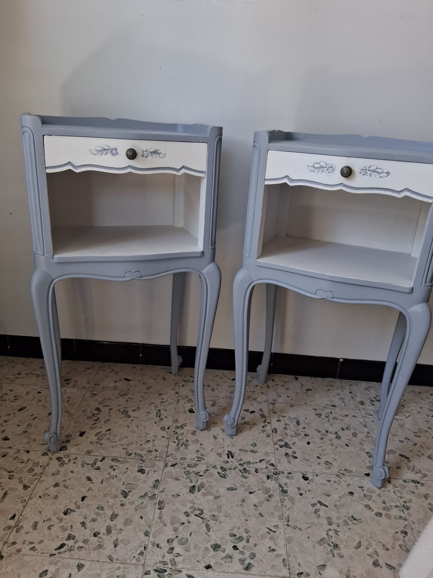 Set of 2 bedside tables