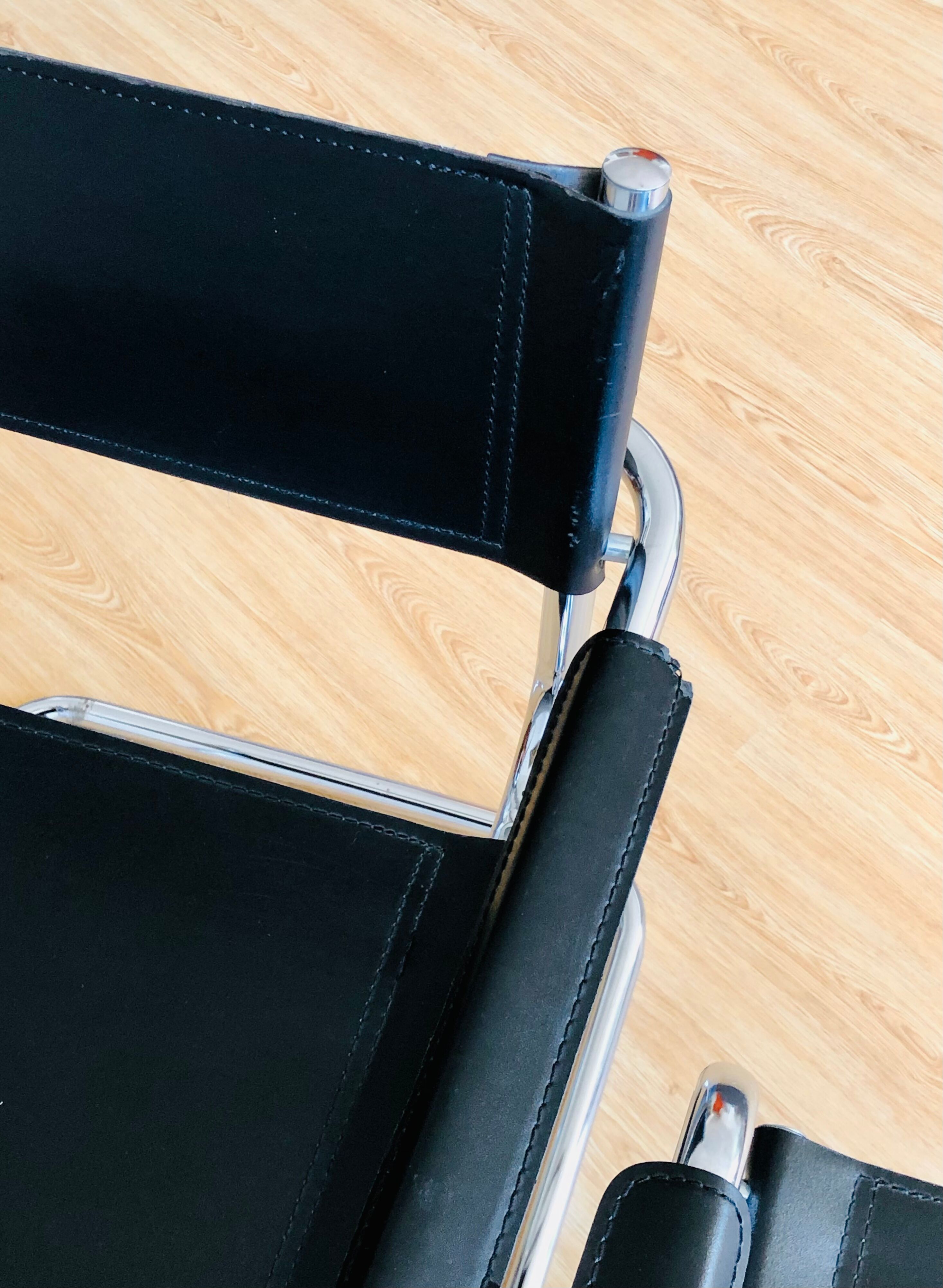 Pair of tubular armchairs in metal and leather Style Marcel Breuer