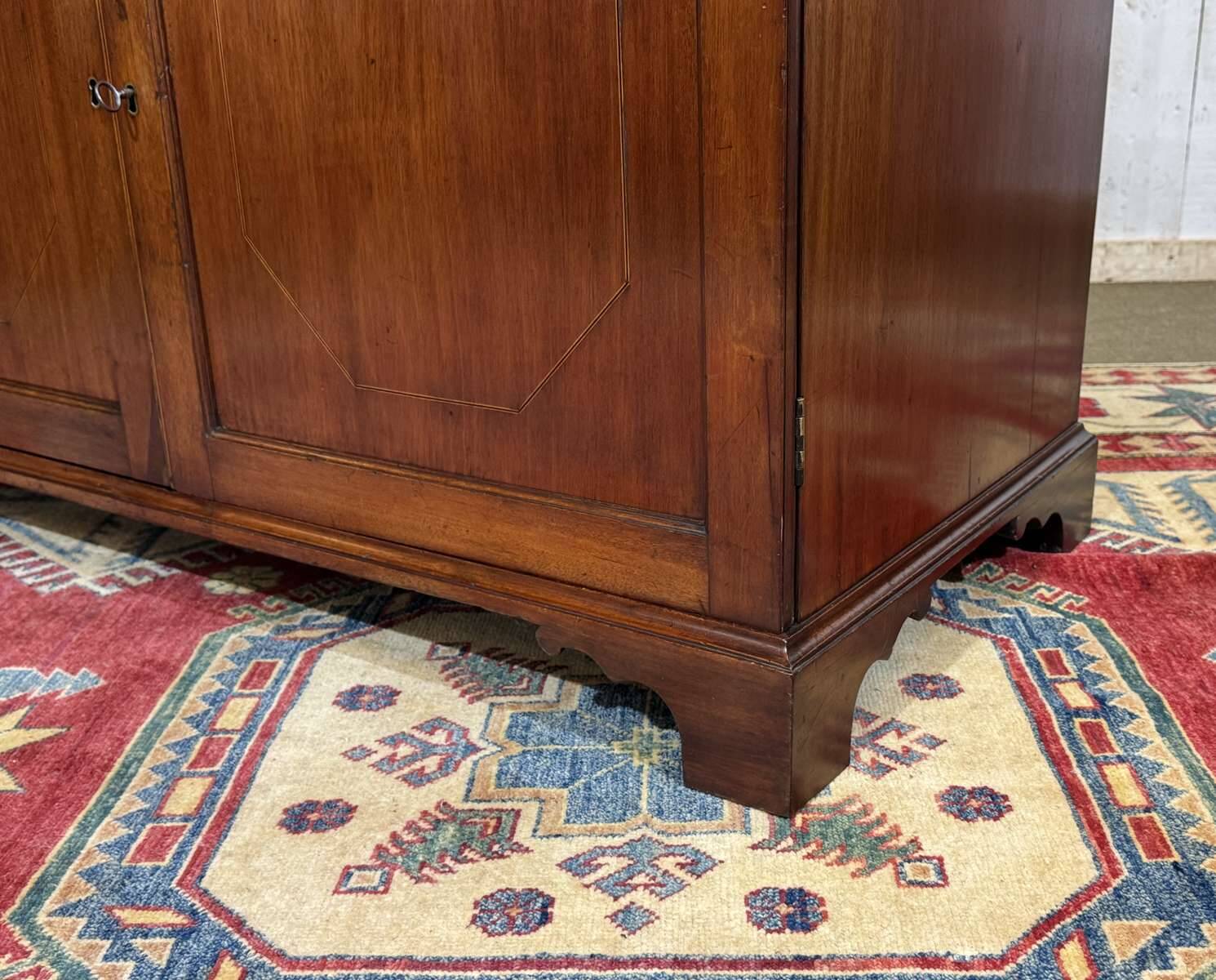 Victorian writing desk from the 19th century in mahogany.