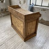 Trading counter central island pine