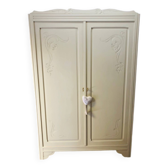 Armoire parisienne