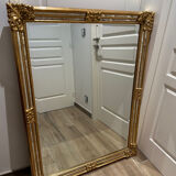 Superb gold mirror in Louis XV/XVI style. 90x120.