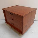 Mid Century teakwood chest of drawers