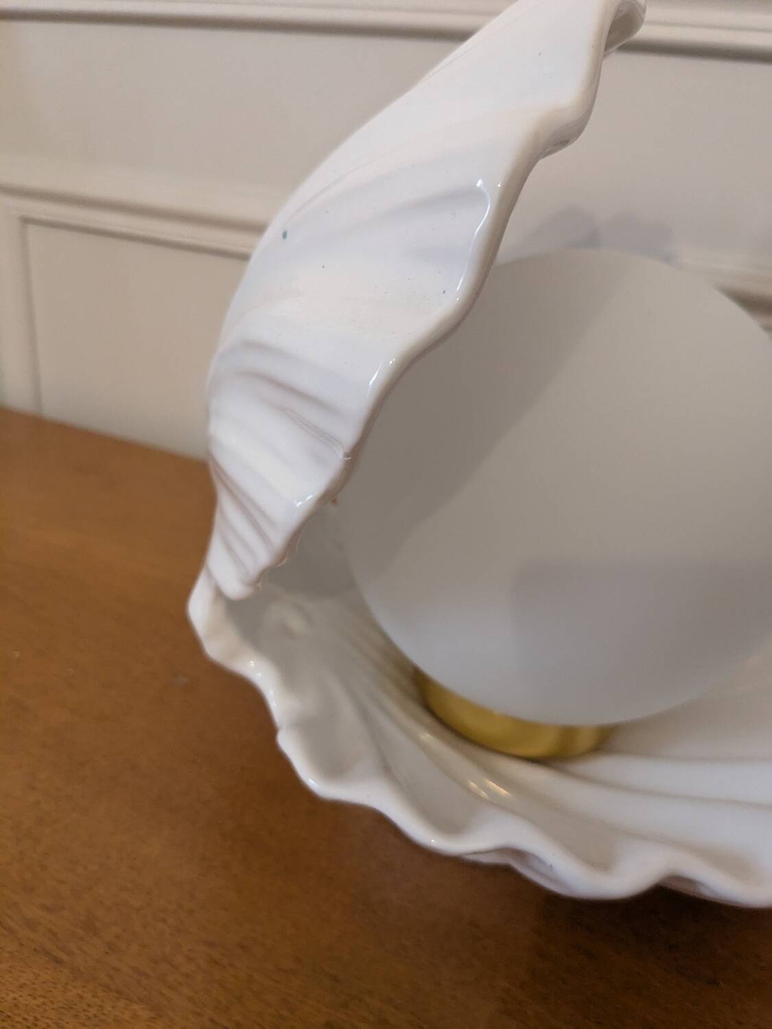 Vintage ceramic shell lamp