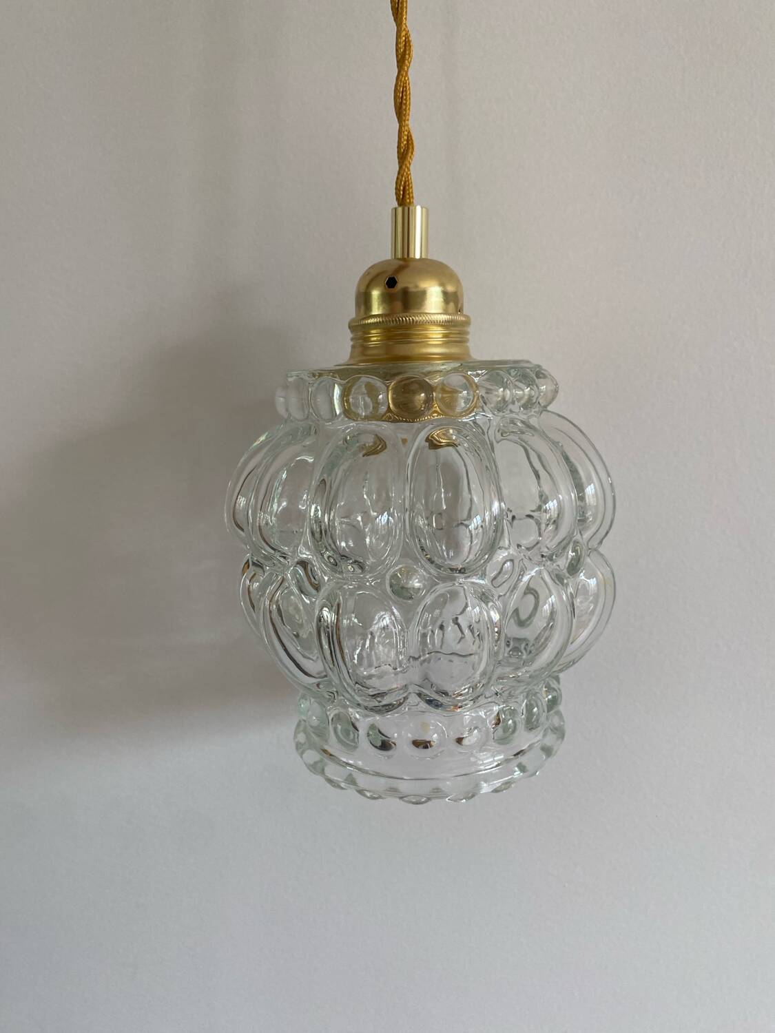 Suspension with vintage glass globe