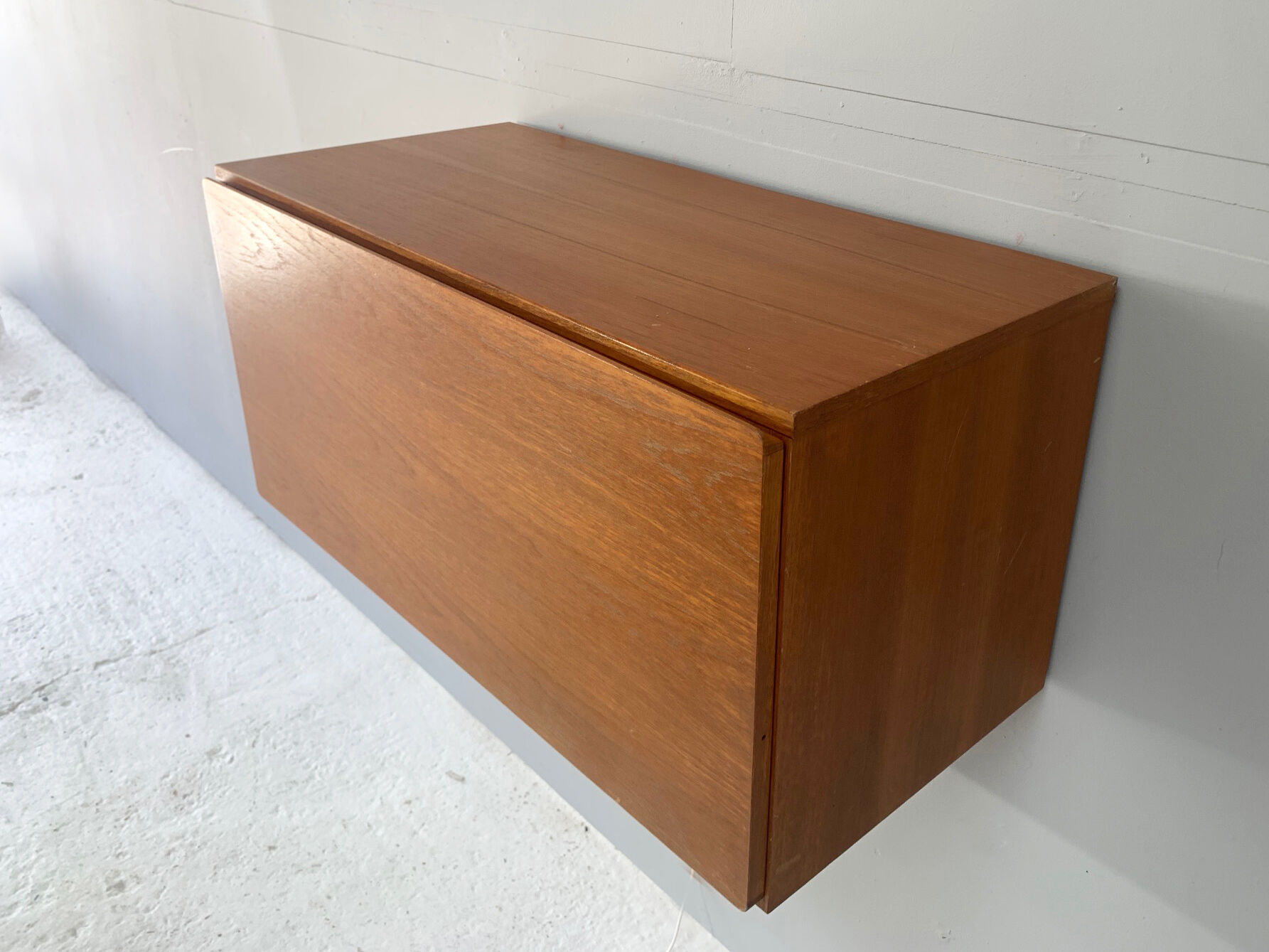 1970’s mid century Beaver & Tapley 33 floating desk/storage cabinet