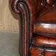 Curved Chesterfield canapé in hand-dyed vintage leather, fully restored.