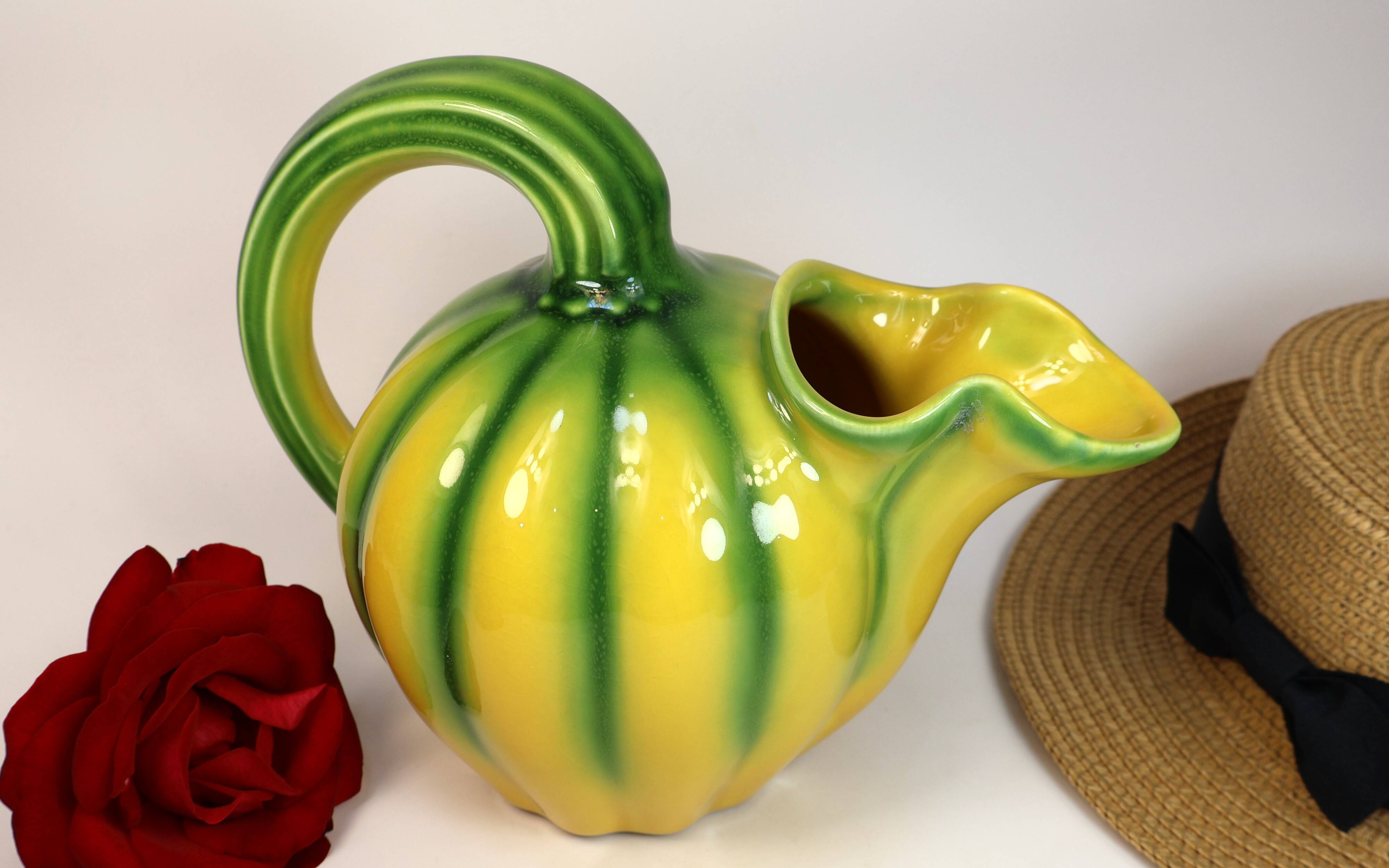 Pichet en forme de melon de la manufacture de Longchamp
