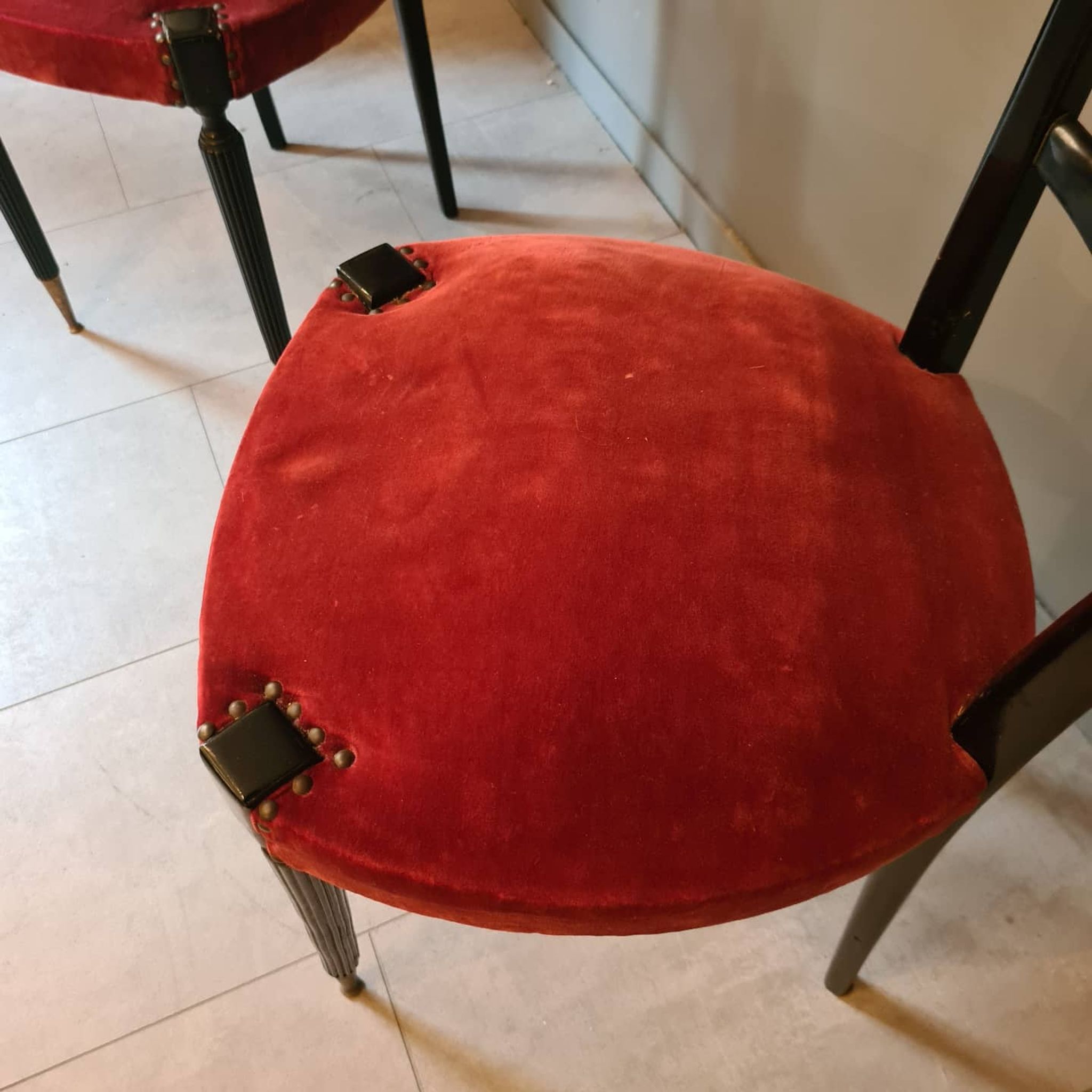 Paire de grandes chaises d’apparat italiennes vintage